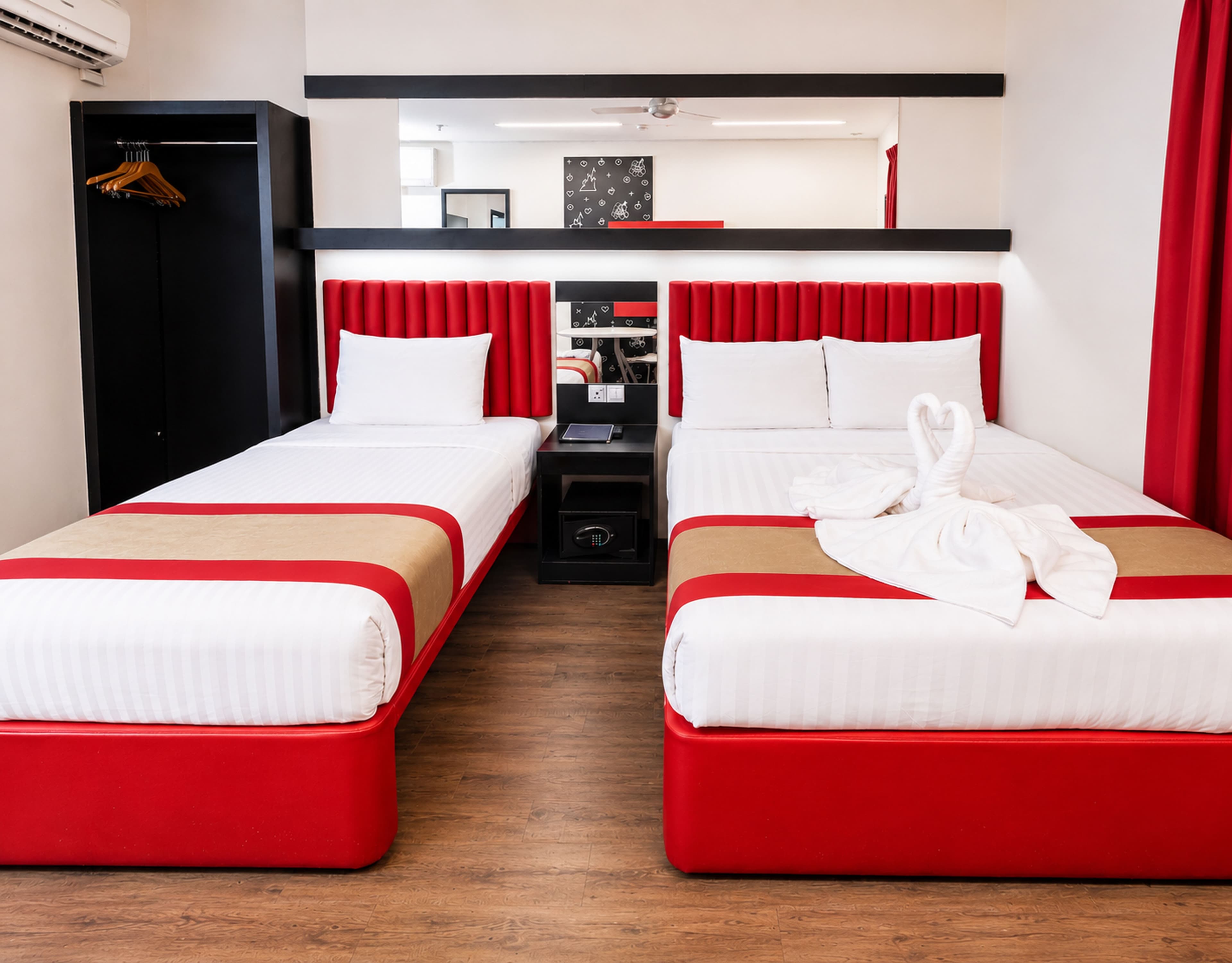 Standard Twin Room - Image 5