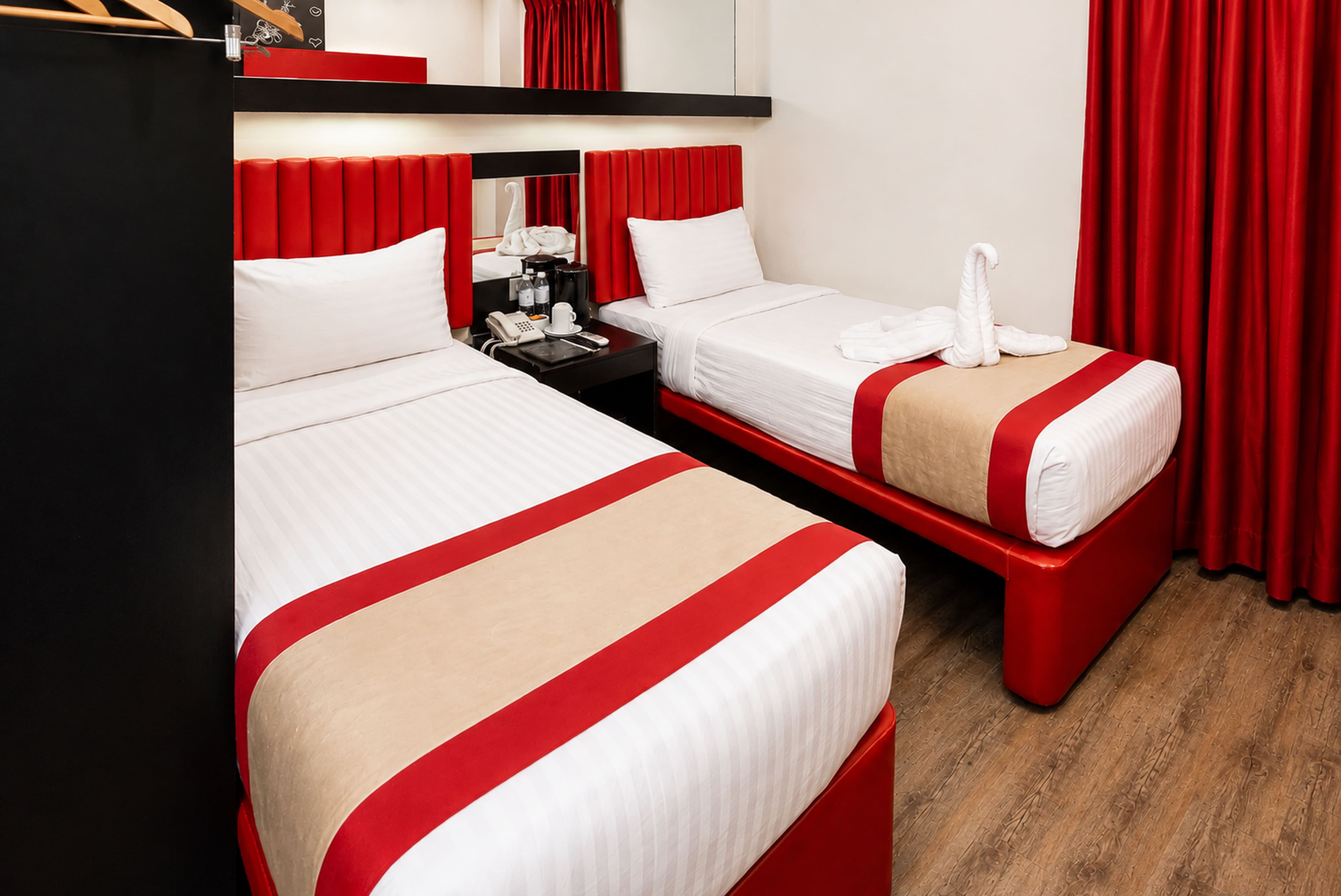 Standard Twin Room - Image 2