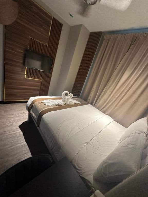 Standard Double Room - Image 8