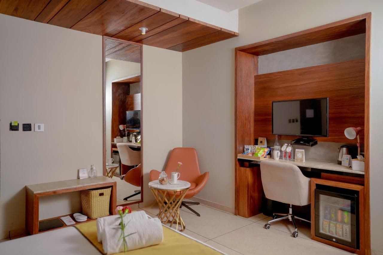 Superior King Room - Image 7