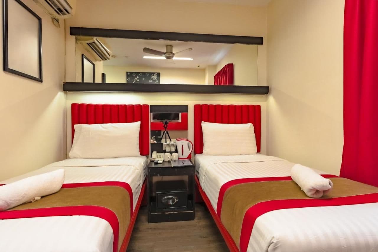 Standard Twin Room - Image 10