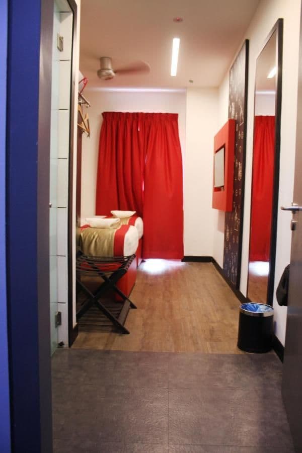 Standard Twin Room - Image 9