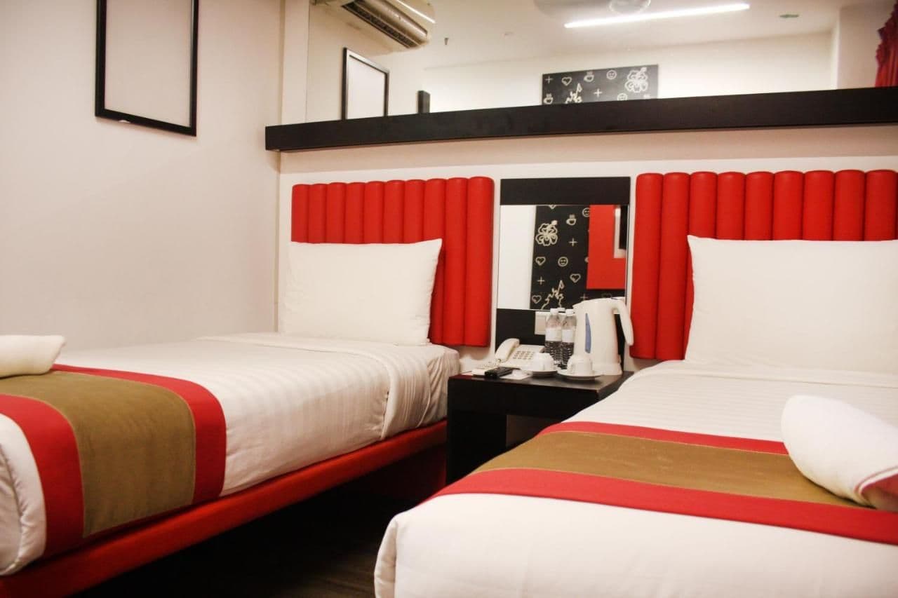 Standard Twin Room - Image 5