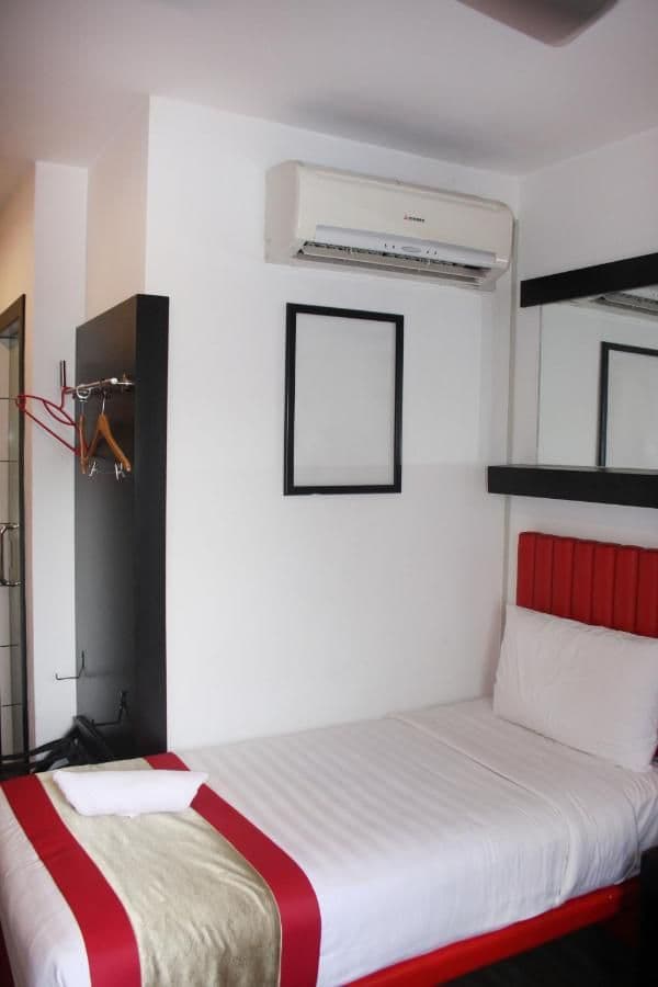 Standard Twin Room - Image 2