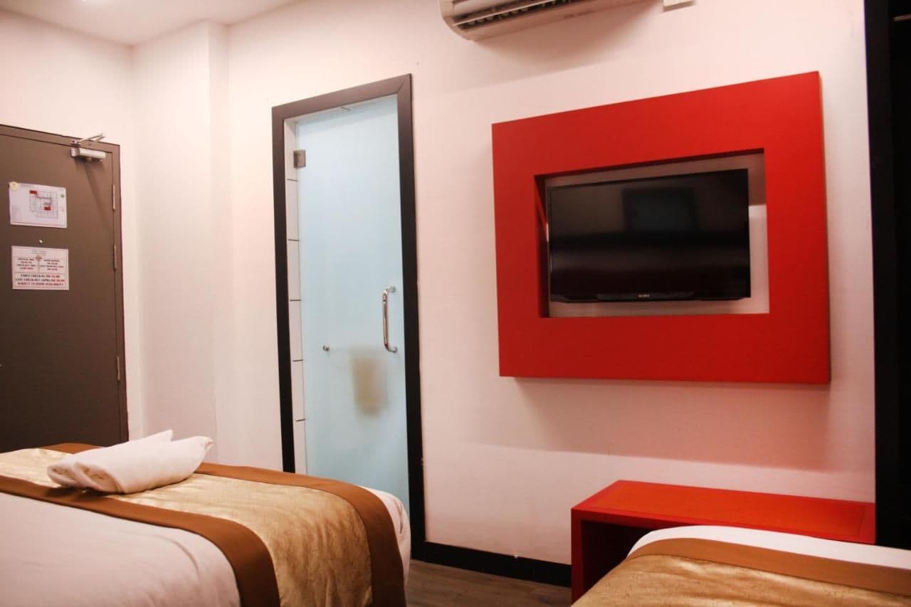 Standard Twin Room - Image 4