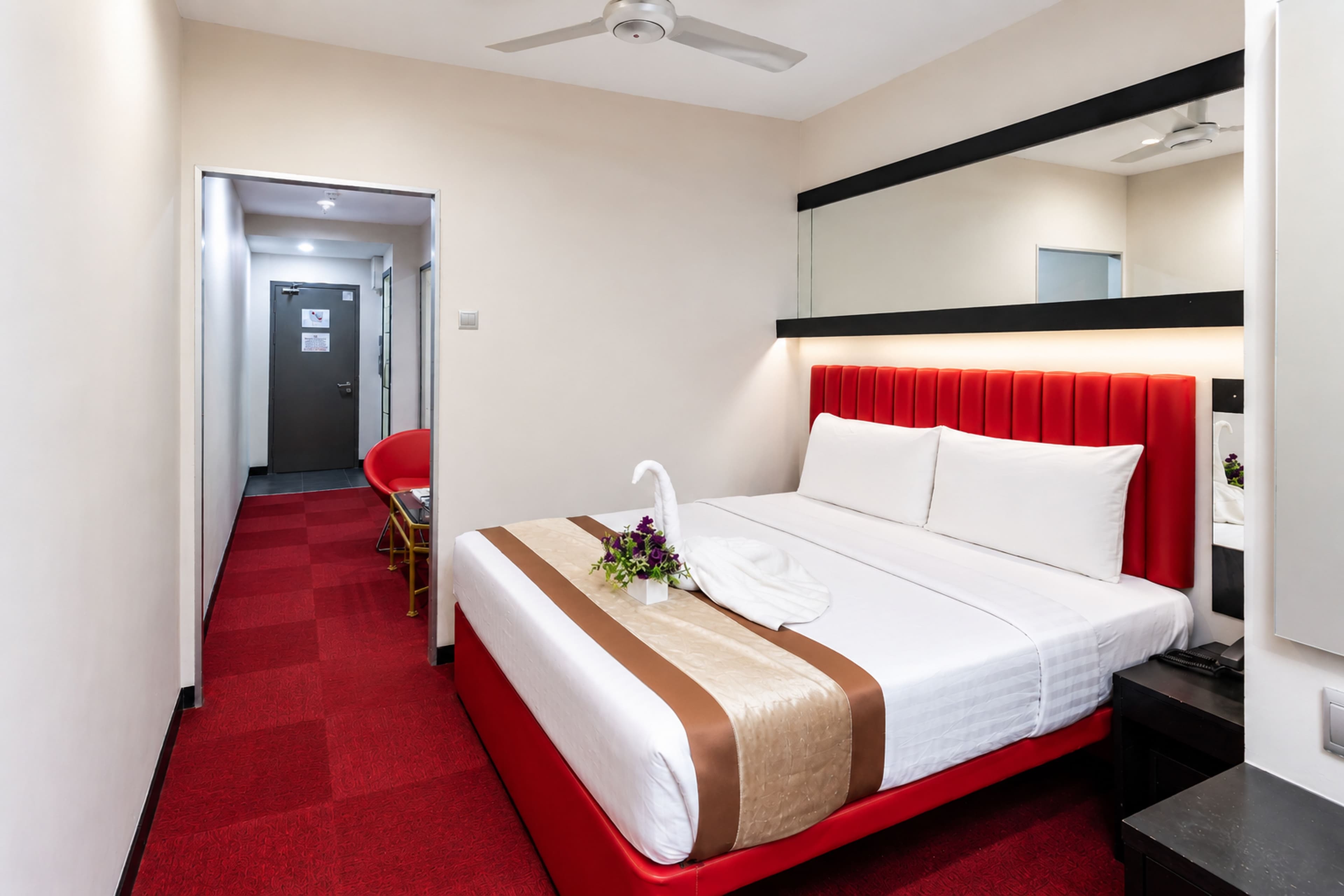 Standard Double Room - Image 5