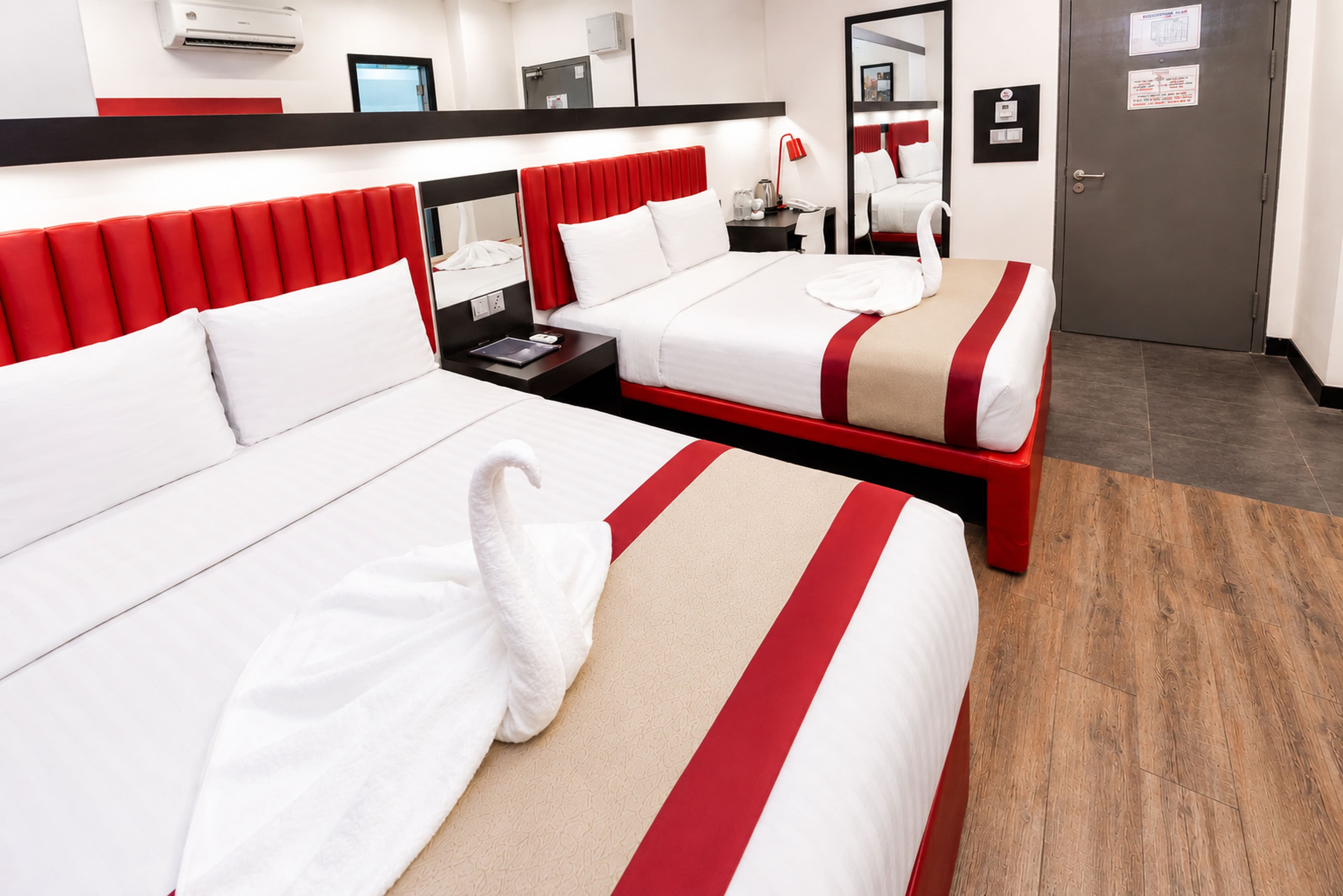 Standard Quadruple Room - Image 4