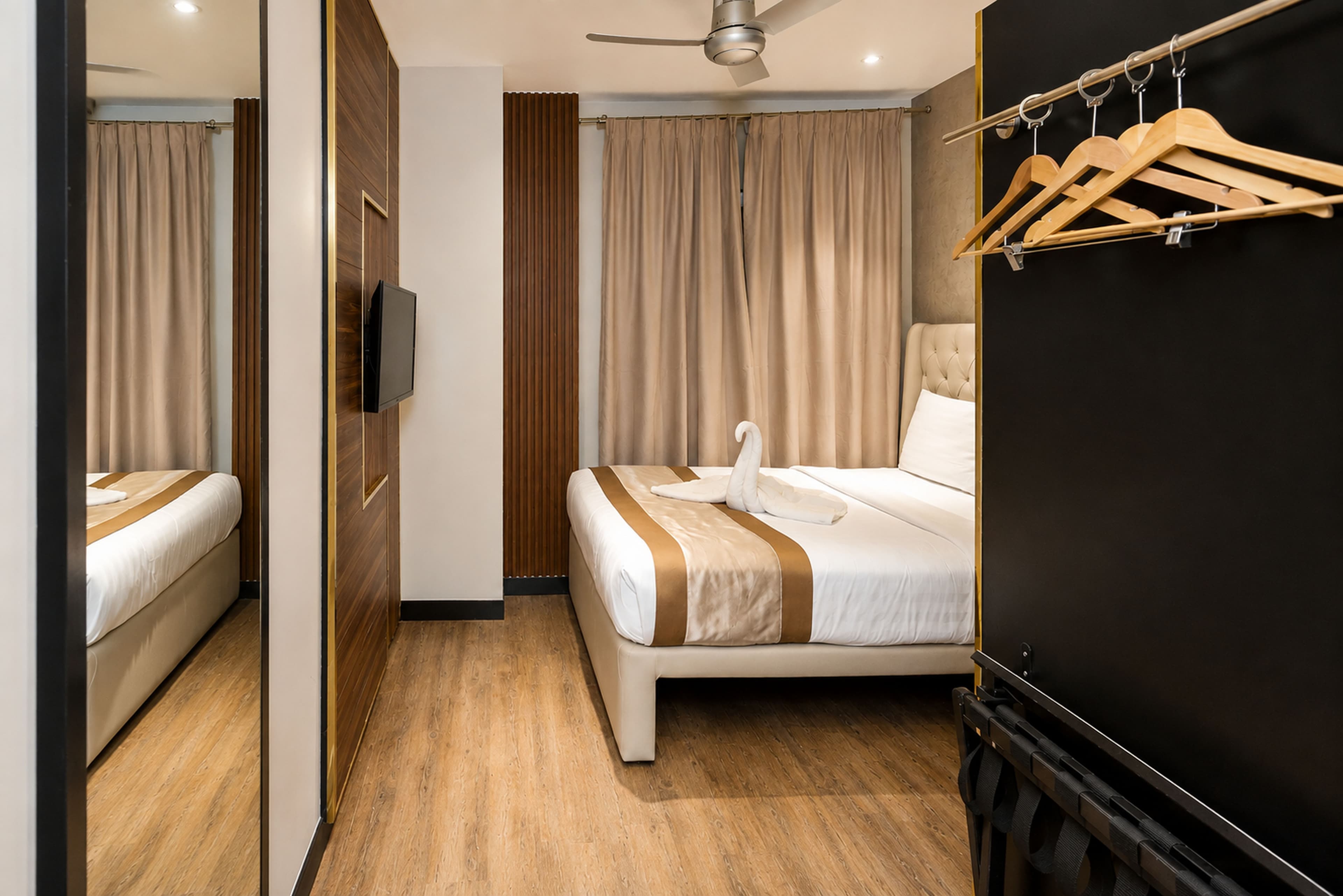 Queen Room - Image 5