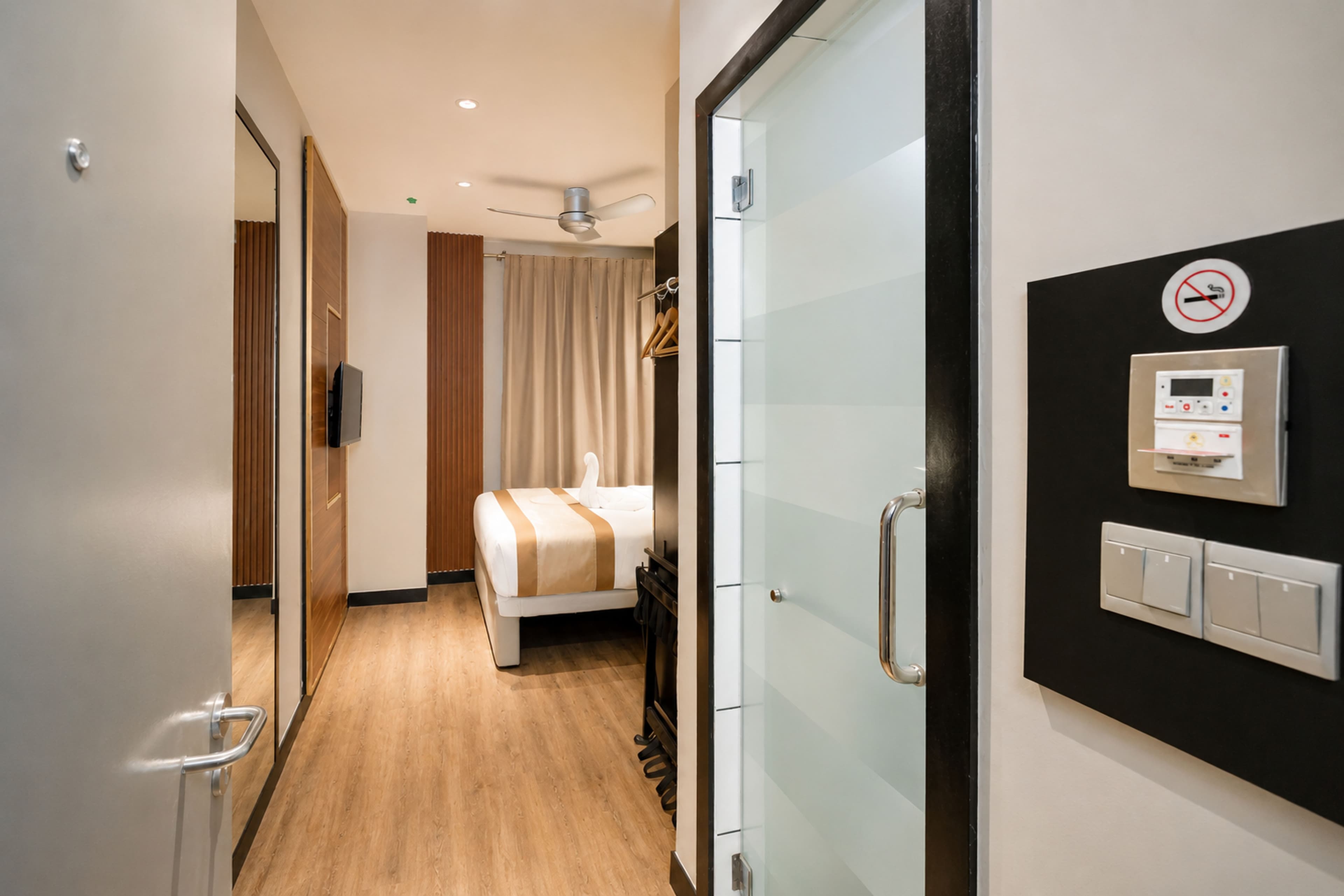Queen Room - Image 4